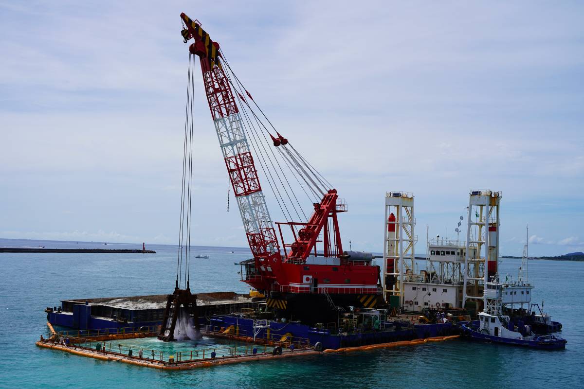 Design Considerations for a Stable and Efficient Dredging Platform